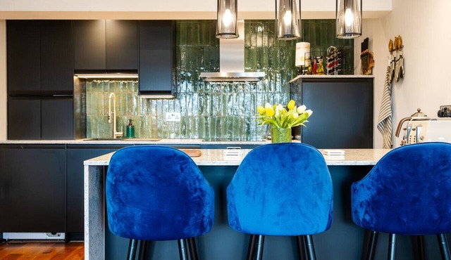 Stunning High Street Loft in Cheltenham