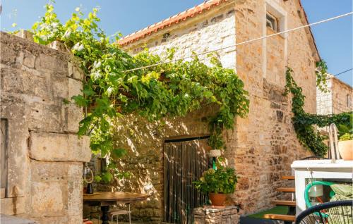 Stunning Home In Donje Selo