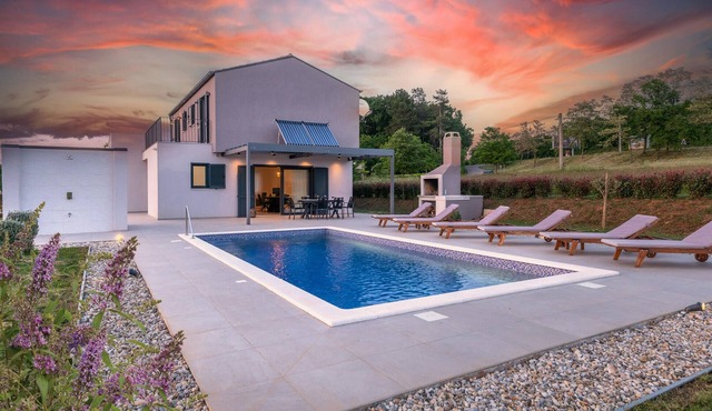 Stunning home in Barban with WiFi