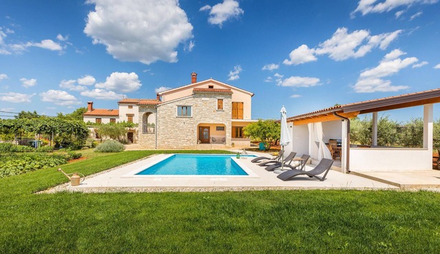 Stunning home in Galizana