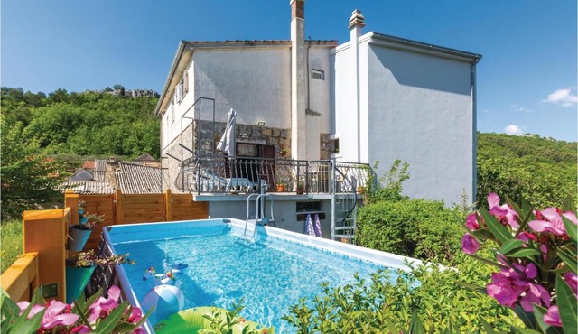 Stunning Home In Gata-zvecanje With 3 Bedrooms And Wifi