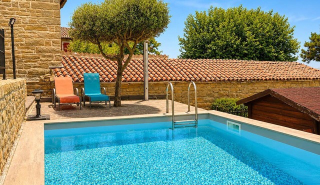 Stunning home in Momjan