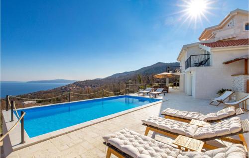Stunning Home In Poljane