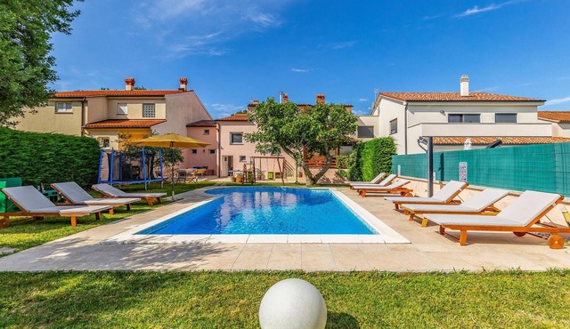 Stunning home in Pula