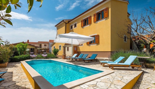 Stunning home in Pula
