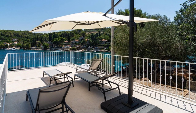 Stunning home in Rogac with house sea view