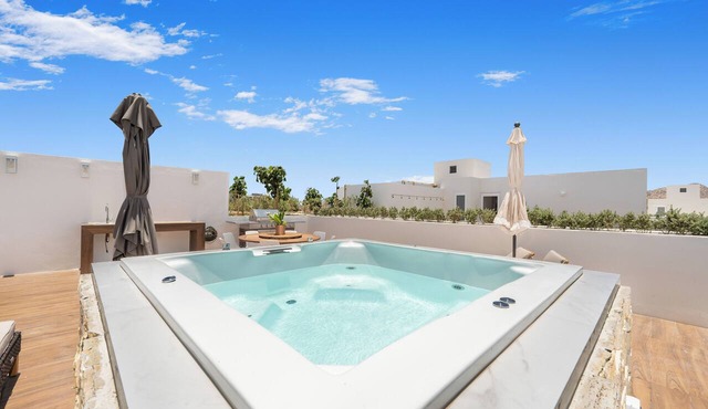 Stunning Penthouse with Private Terrace & Jacuzzi Views