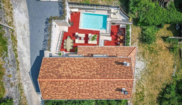 Stunning private villa for 8 people with A/C, private pool, WIFI, TV, terrace and pets allowed