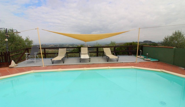 Stunning private villa for 15 people with WIFI, private pool and TV, close to Montepulciano