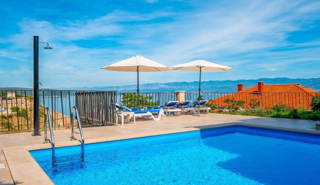Stunning private villa for 6 guests with WIFI, A/C, private pool, TV and terrace