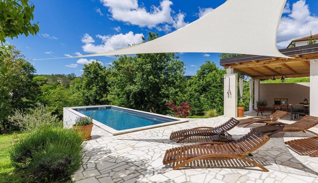 Stunning private villa for 6 people with private pool, A/C, WIFI, TV and terrace