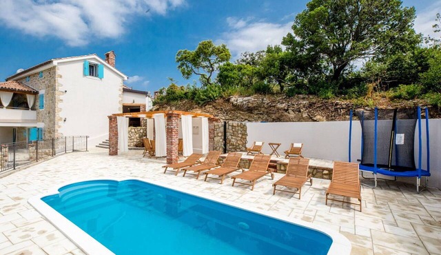 Stunning private villa for 10 people with WIFI, private pool, A/C, TV and terrace