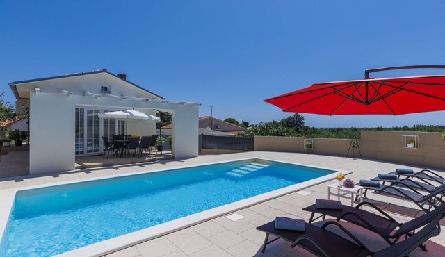 Stunning private villa for 5 guests with A/C, WIFI, private pool, TV and terrace