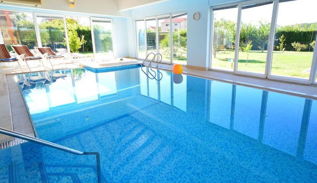 Stunning private villa for 10 guests with A/C, private pool, WIFI, hot tub, TV and terrace