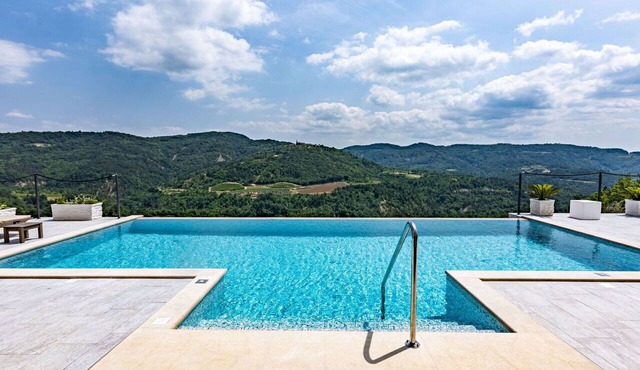Stunning private villa with private pool, WIFI, A/C, TV, terrace, pets allowed and panoramic view