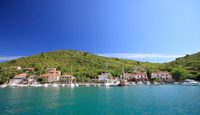 Stunning private villa with private pool, hot tub, WIFI, A/C, TV, terrace and pets allowed