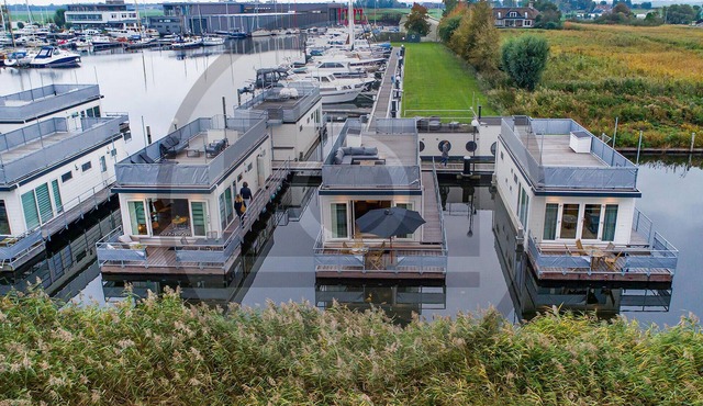 Stunning ship in Aalsmeer with kitchen