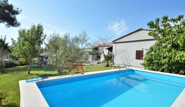 Stunning villa for 4 guests with A/C, WIFI, private pool, TV and terrace