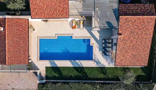 Stunning villa with a swimming pool near Pazin