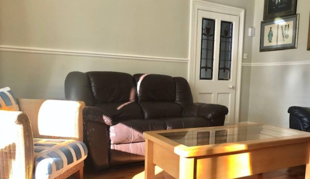 Stylish 2 Bedroom Cottage Near Botanical Gardens