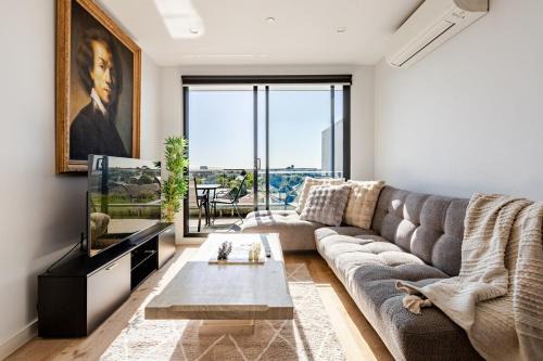 Stylish 2BR Apartment with Scenic Views