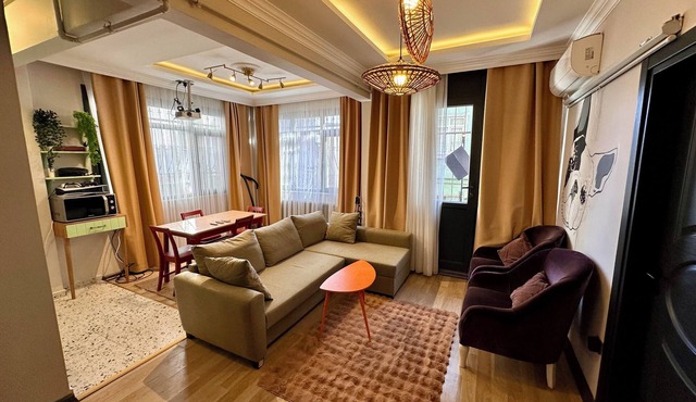 Stylish 3 Room Flat 3 AC, WiFi Walk to Grandbazaar High speed WiFi , AC