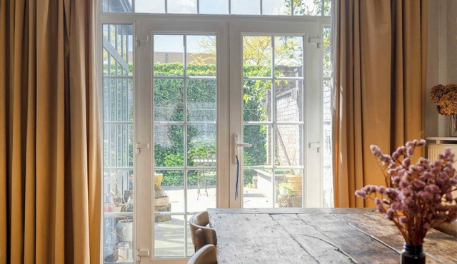 Stylish 3BR Haven with garden