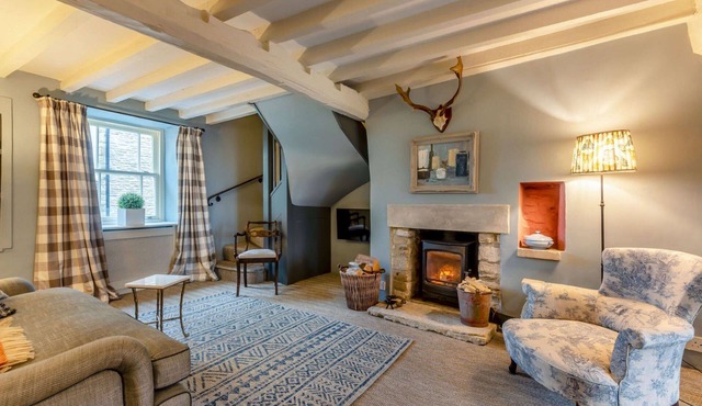 Stylish dog friendly holiday cottage in the Cotswolds - Lilly Bee Cottage