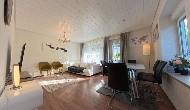 Stylish house with garden - ideal for groups & families