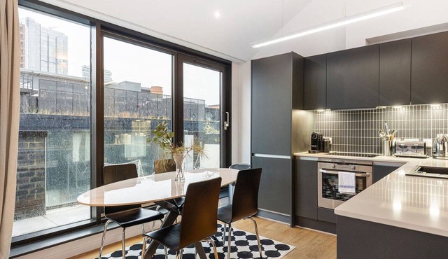 Stylish Hoxton Duplex – Perfect for Couples & Small Groups