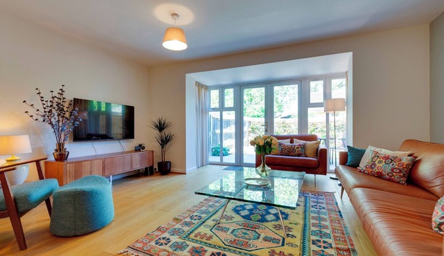 Stylish luxury on edge of Cambridge | Free Parking | Pass the Keys
