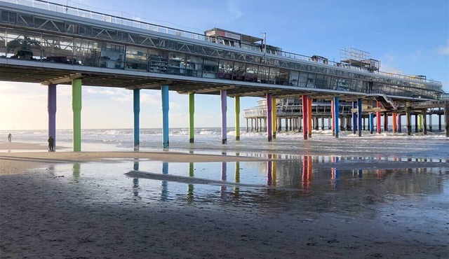 Stylish Seaside Haven w/E-Bike Rental, Onsite Dining & local attractions nearby!