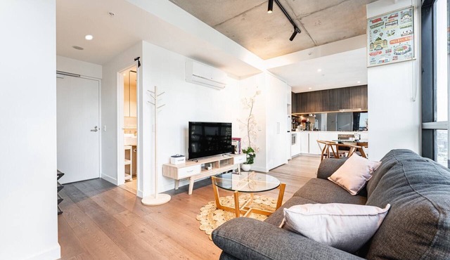 Stylish Southbank 1-bedroom with pool and Gym