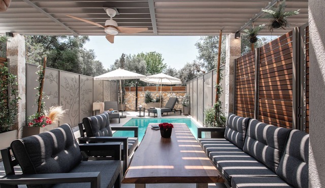 Suite 3 – Elegant & Serene Hideaway I September15 Suites