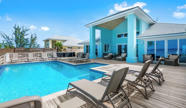Suma Sands Villa, Beachfront Villa with Pool & Sandy Beach All Year Round