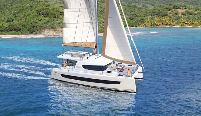 Sun-Kissed Sailing Adventure in the Stunning Islas Cícladas