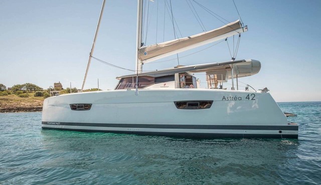 Sun-Kissed Sailing Adventure in the Stunning Islas Cícladas