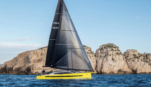 Sun-Kissed Sailing Adventure in Antiguo Puerto de La Rochelle