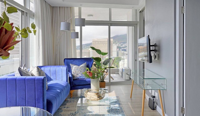 Sunny Corner Apartment with 180° Ocean, City & Mountain Views