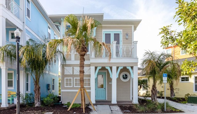 Sunny Margaritaville Cottage - Fully Equipped Kitchen, Welcoming Living Area