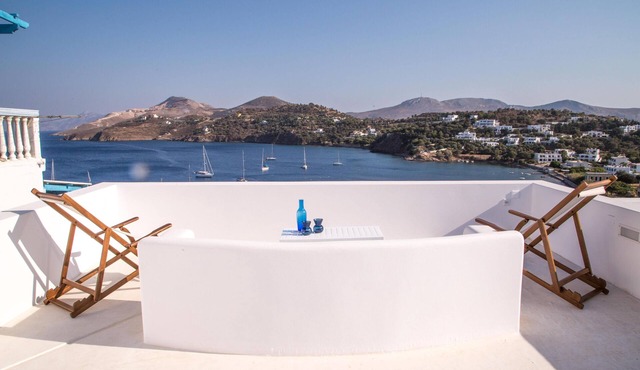 Sunrise Bay. Modern Cycladic House near the beach with a magnificent view.