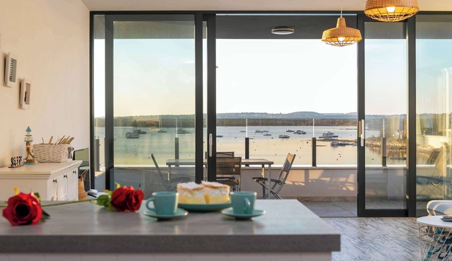 Sunset Bay apartment with pool in Medulin