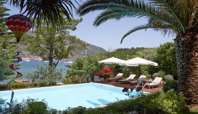 Superb waterfront villa with private pool, jetty, motorboat included and sauna