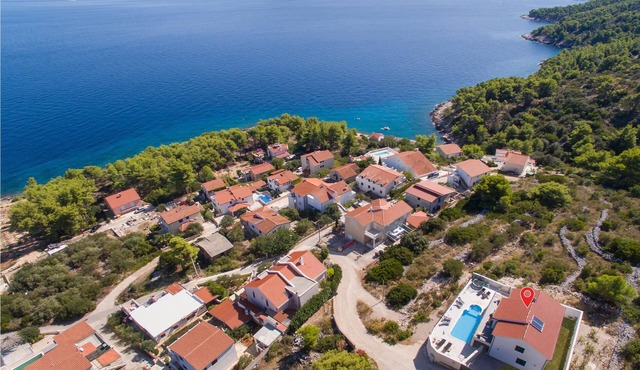 Take the opportunity to spend your vacation in this tastefully furnished vacation home with pool, in