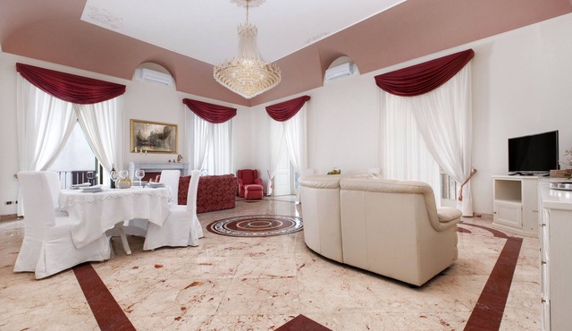 Tasso Square apartment