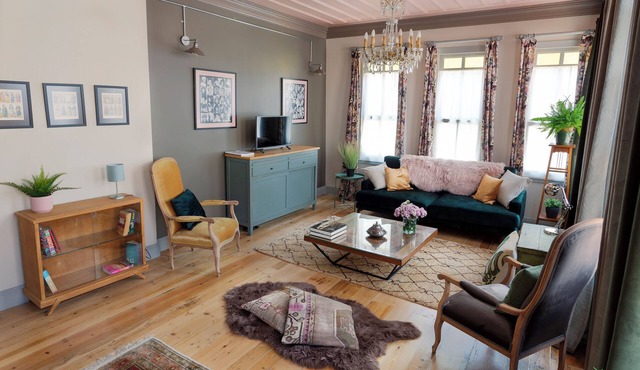 Tastefully Decorated Historical House with Aircon, Wifi, Fully Equipped Kitchen