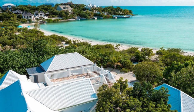 TC Villas -Coccoloba -Beachfront w. Pool, Kayaks & Direct Taylor Bay Access