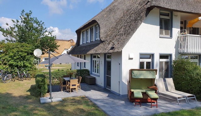 Thatched roof, 2 floors, 82m², private terrace, WiFi, 6 people, 2 bedrooms, large bathroom,