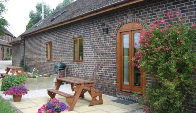 The Granary - Beautiful barn conversion set on a working farm with scenic views
