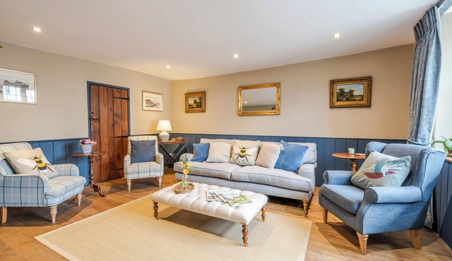 The Old Swan - Cotswolds Self Catering Cottage in charming village, Sherston